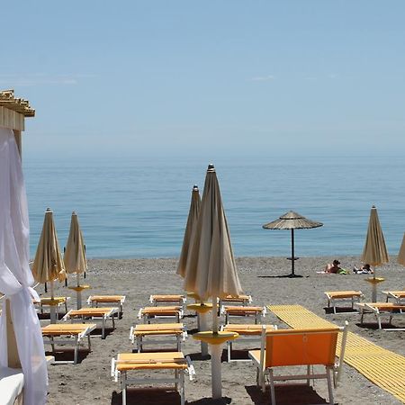 La Terrazza Sul Mare Lägenhet Letojanni Exteriör bild
