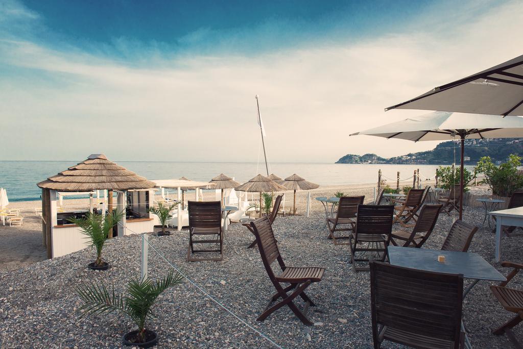 La Terrazza Sul Mare Lägenhet Letojanni Exteriör bild